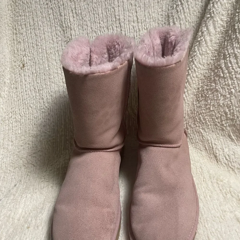 UGG Continuity leather suede light Pink short Boots gros grain ribbon accentSZ11